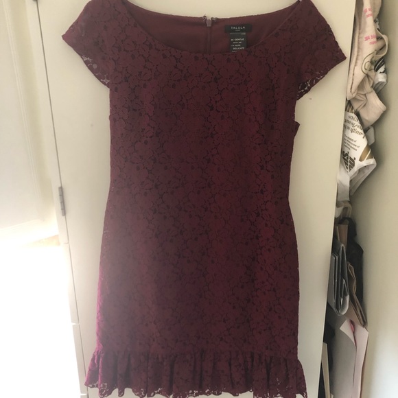 Aritzia Dresses & Skirts - Aritzia Talula Burgundy Midi Floral Lace Dress With Capped Sleeve Size: 8